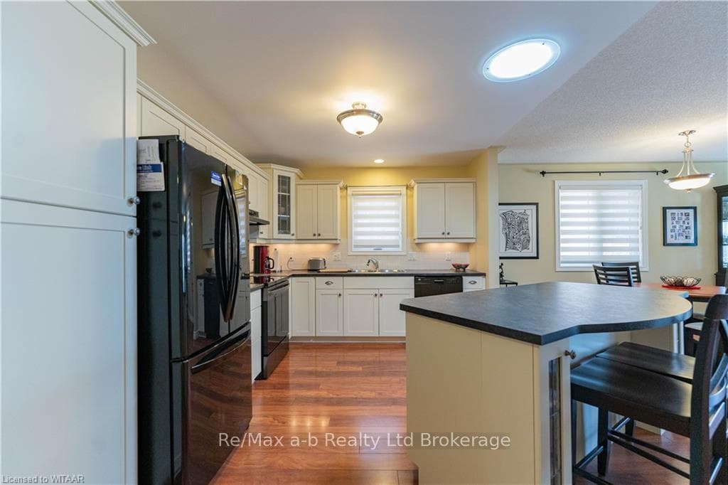 26 JONES Crescent photo 7