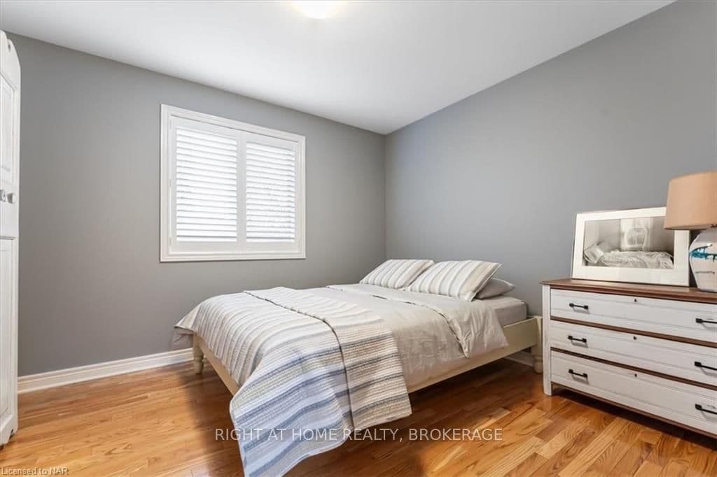 56 MCCAFFERY Crescent photo 22