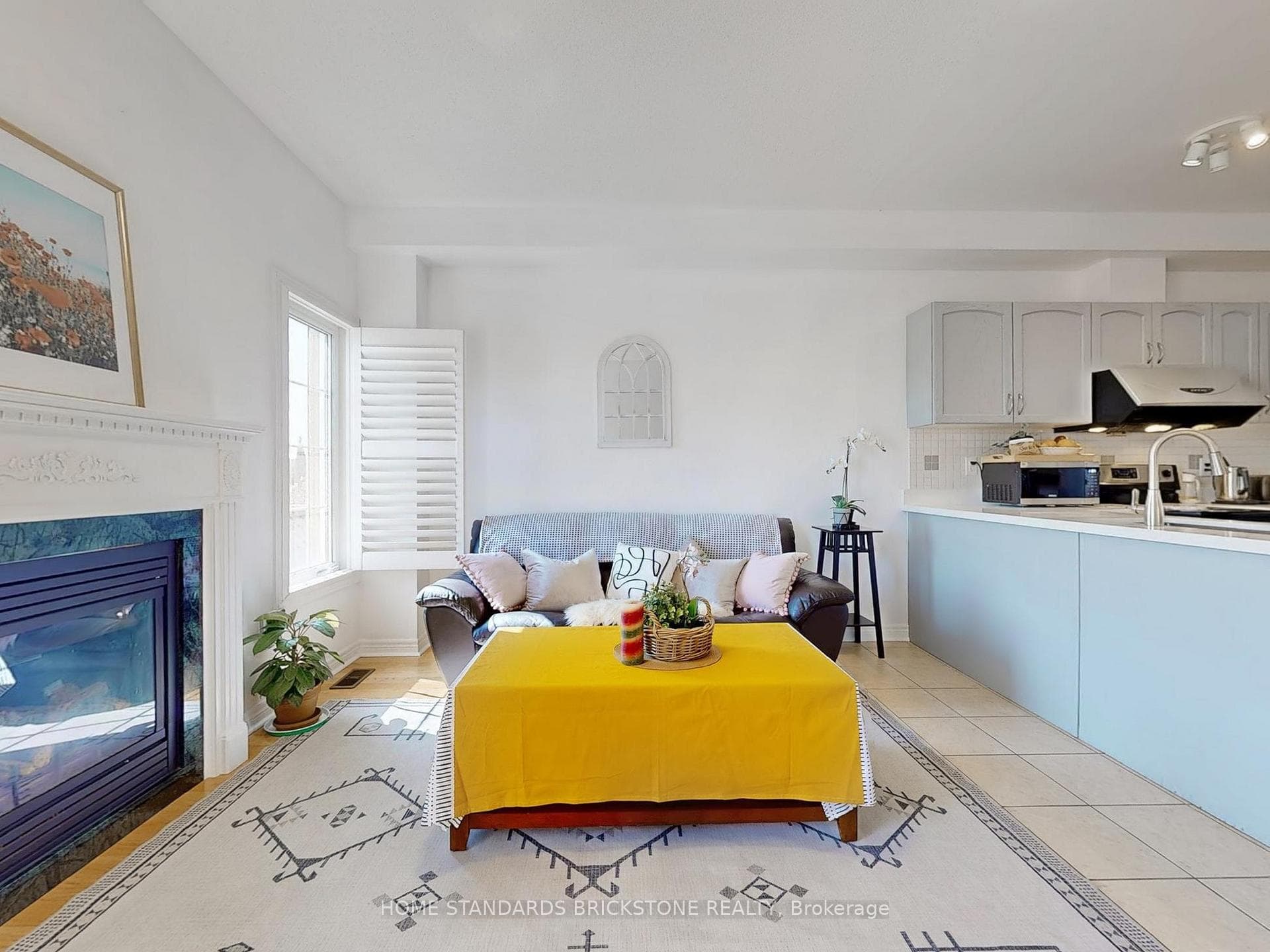 50 Versailles Crescent photo 9