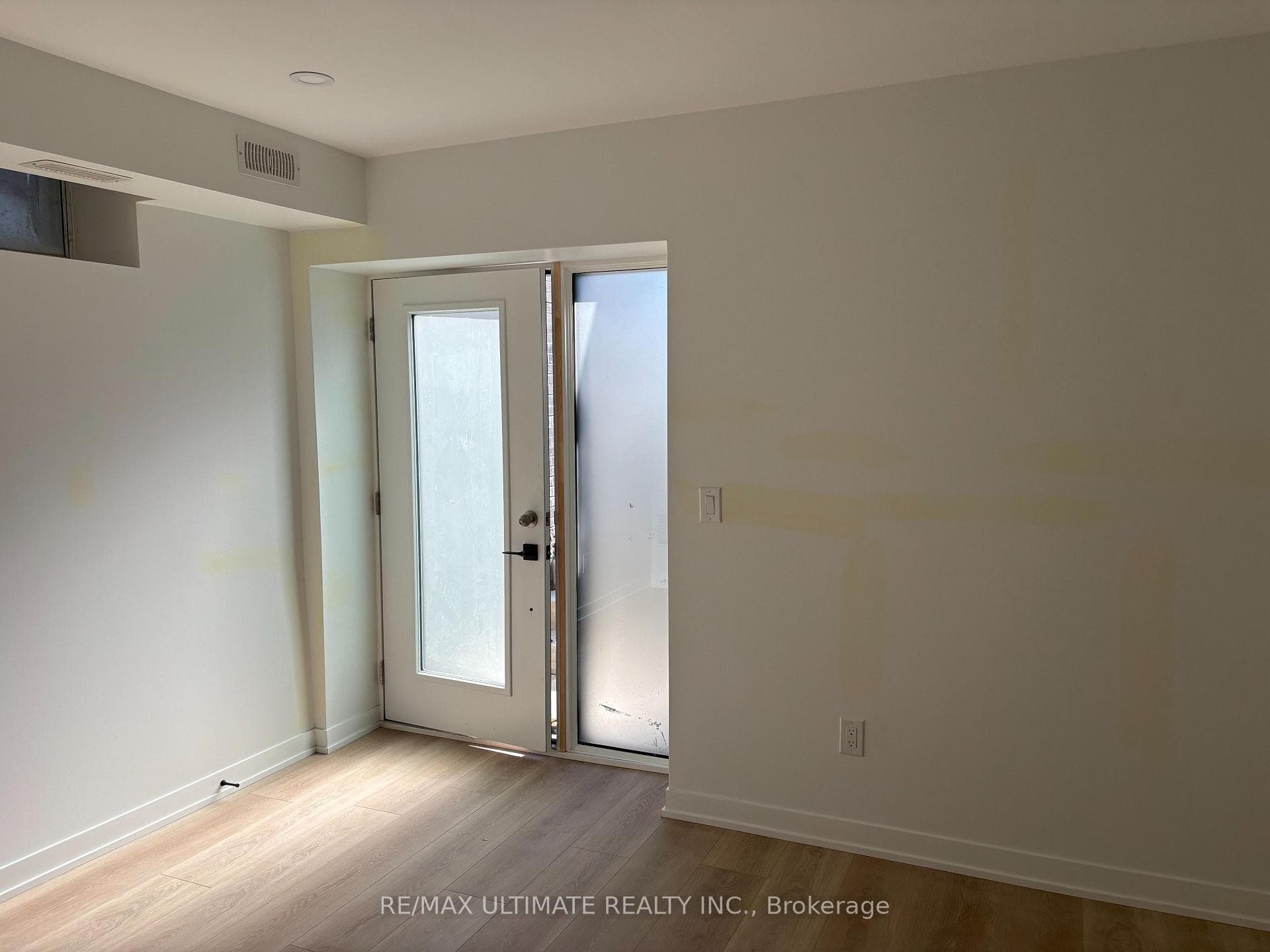 249 Silverthorn Avenue Unit Lower photo 5