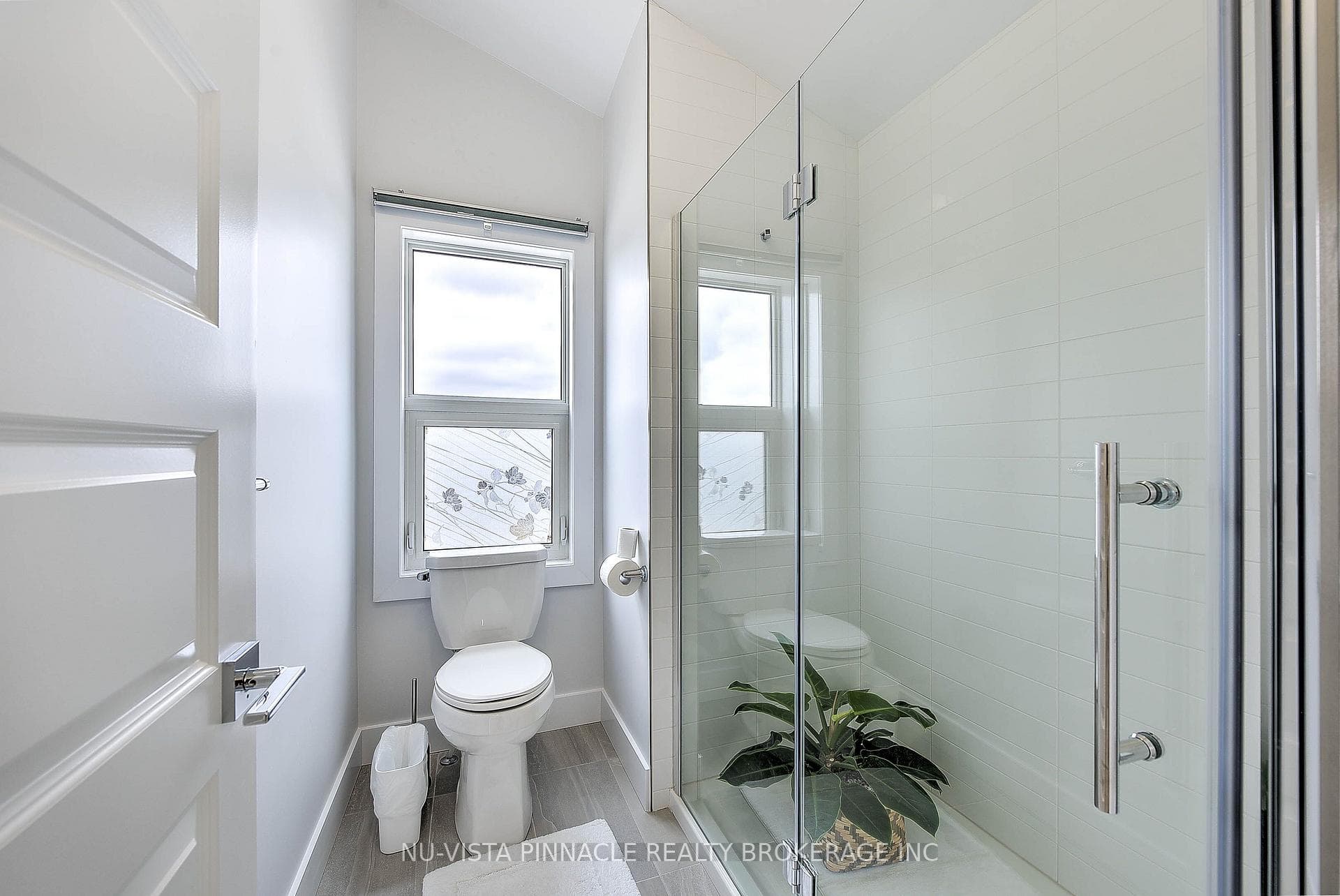 1777 Brayford Avenue photo 33