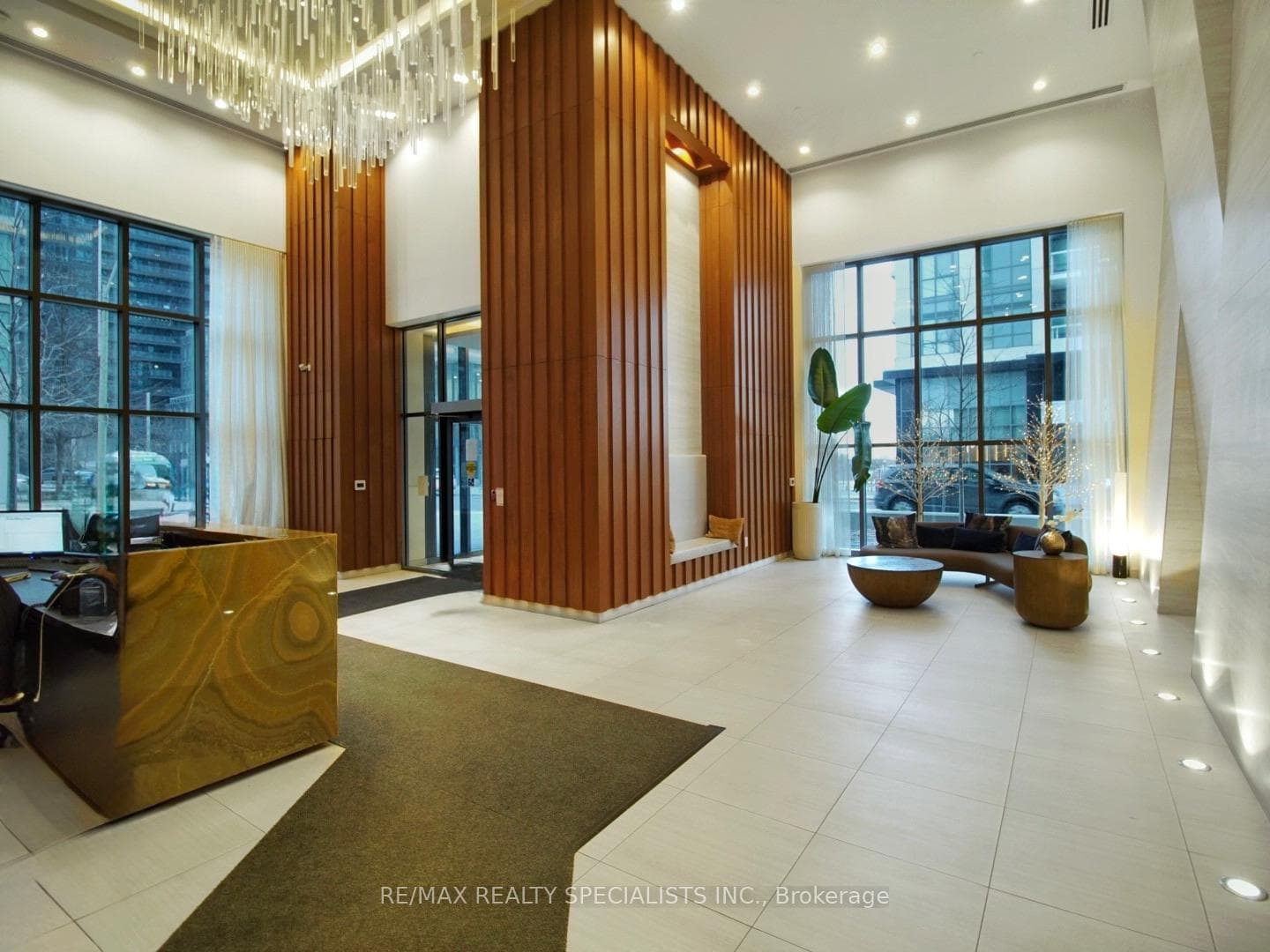 70 Annie Craig Drive Unit 2009 photo 2