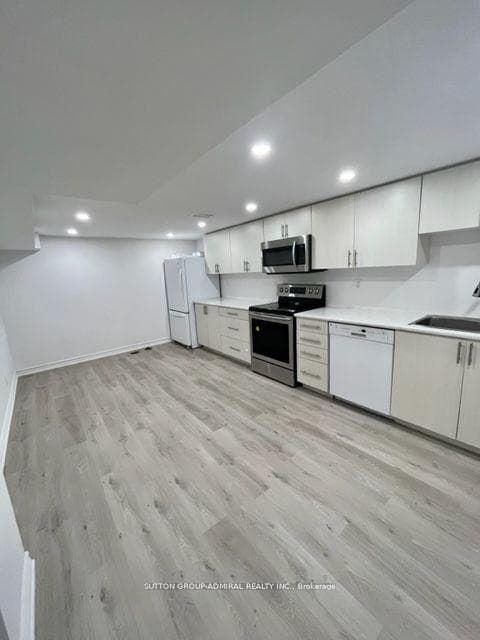 48 Nymark Avenue photo 2