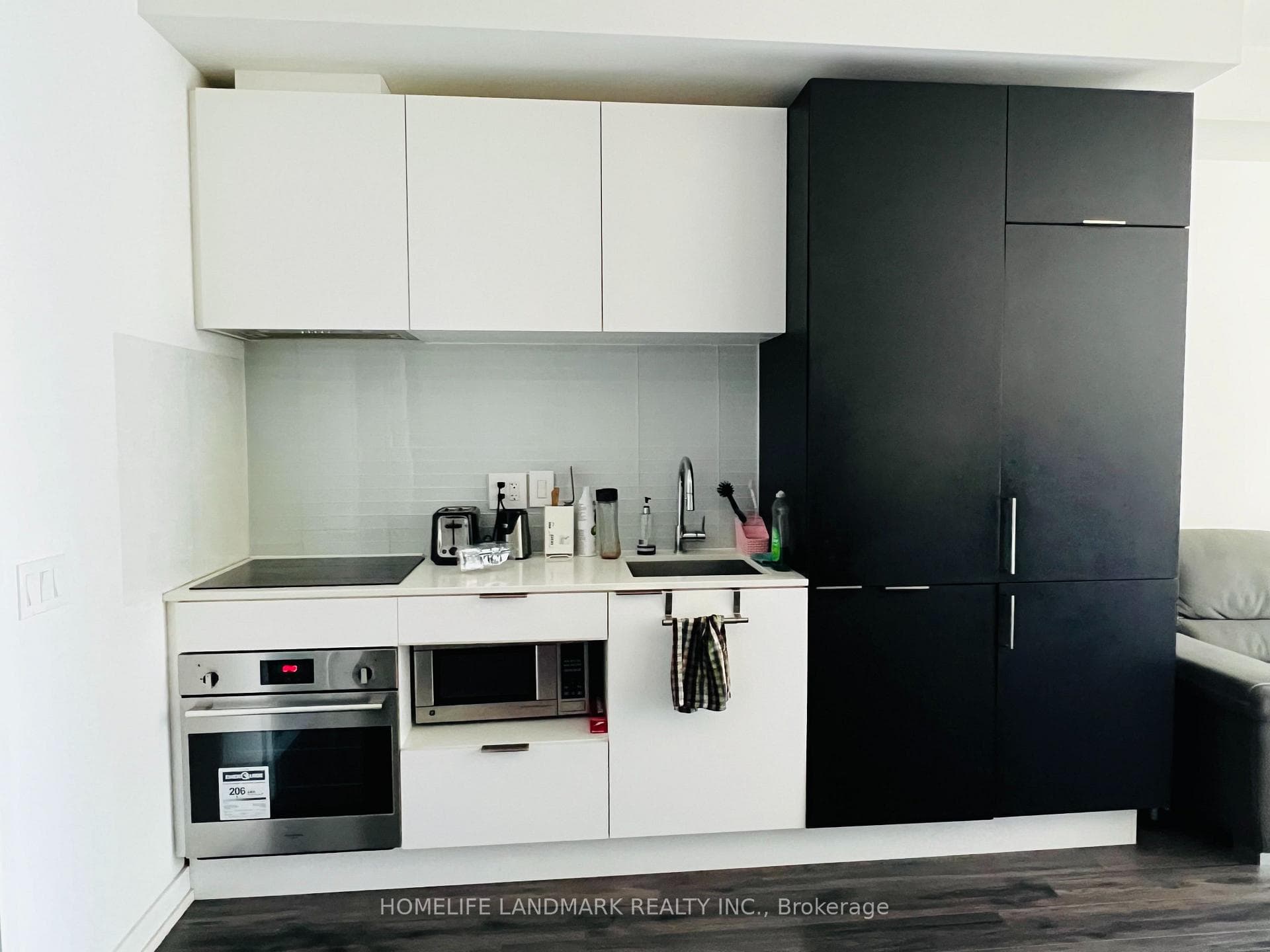 33 Helendale Avenue Unit 601 photo 2