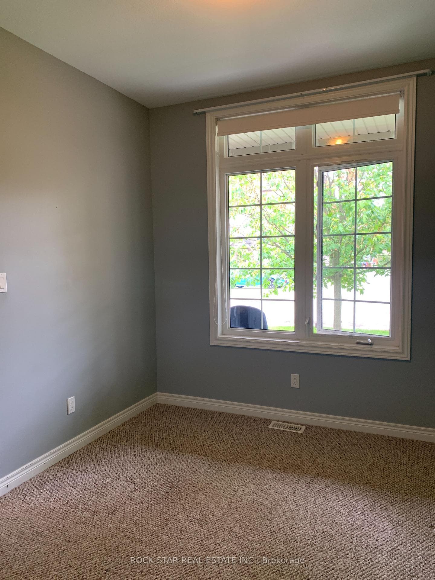 2nd Bedroom (Front of House)