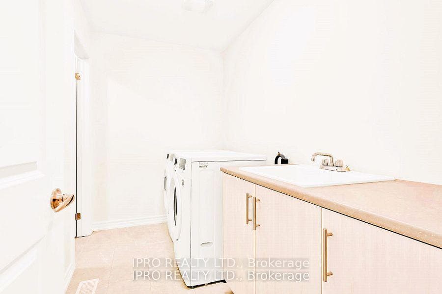 30 Louise Crescent photo 25