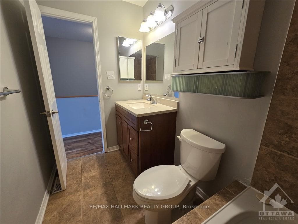 20 BENTBROOK Crescent photo 19