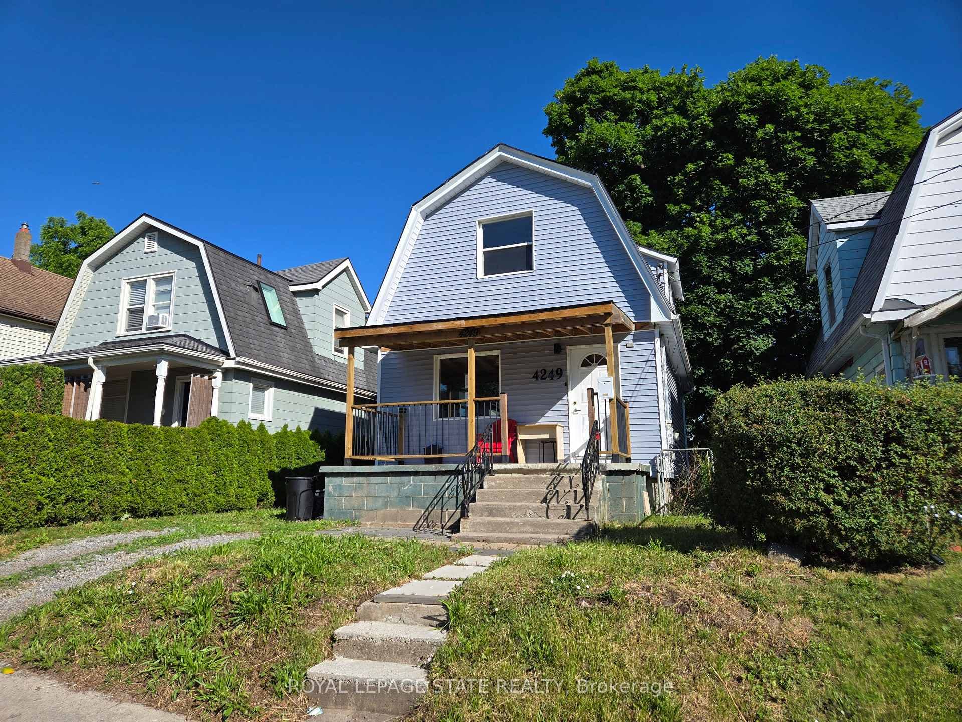 4249 Elgin Street photo 2
