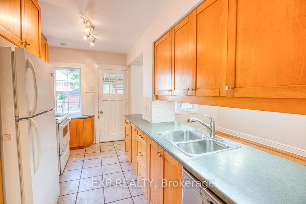 413 Holland Avenue photo 17