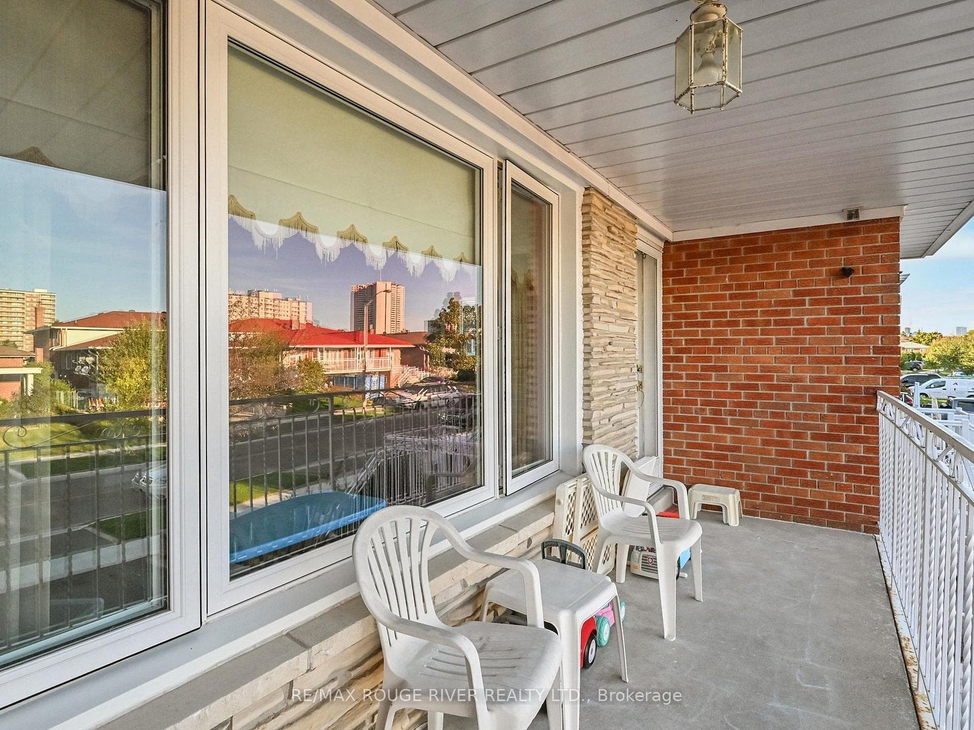 16 Picaro Drive photo 4