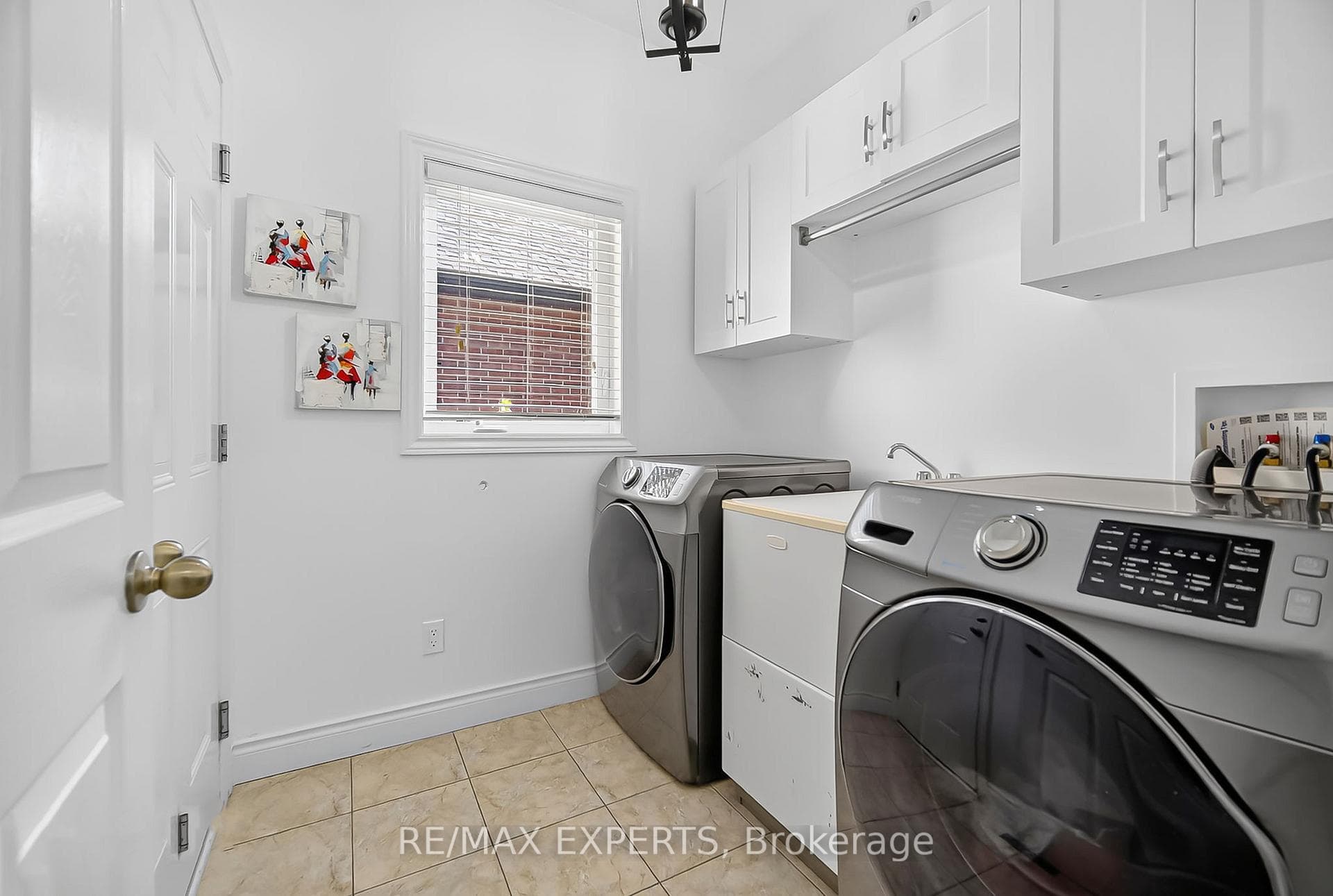 936 Talisman Crescent photo 15