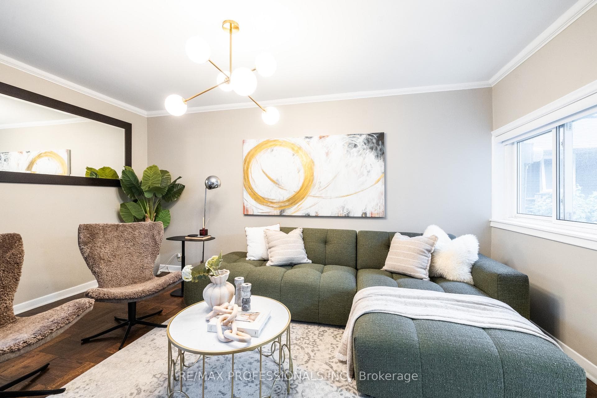 4625 Dundas Street photo 9
