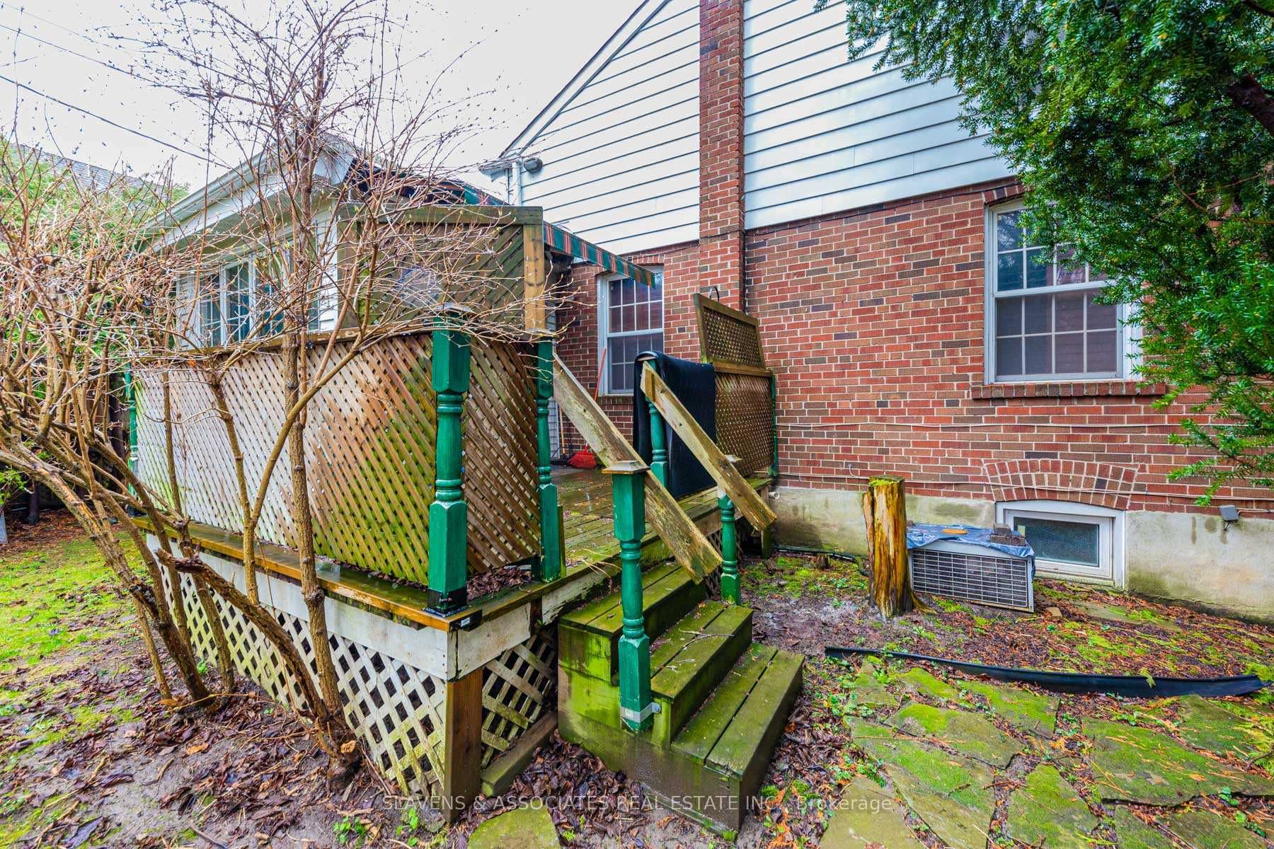 592 Castlefield Avenue photo 28