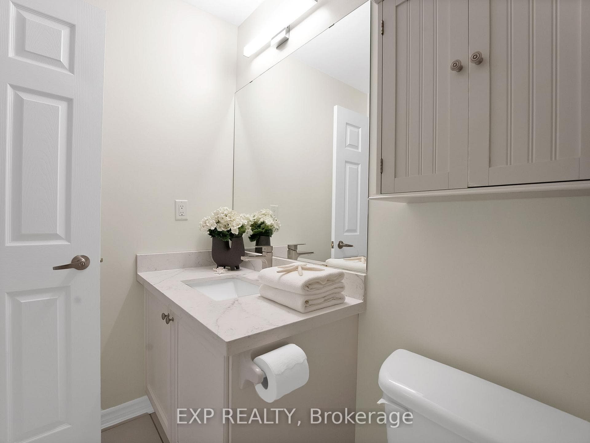 51 Living Crescent photo 36