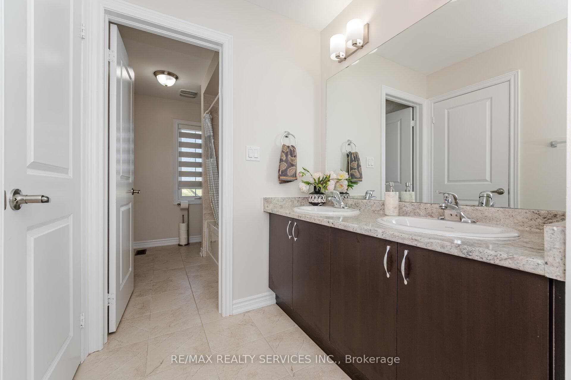 14 Dotchson Avenue photo 37