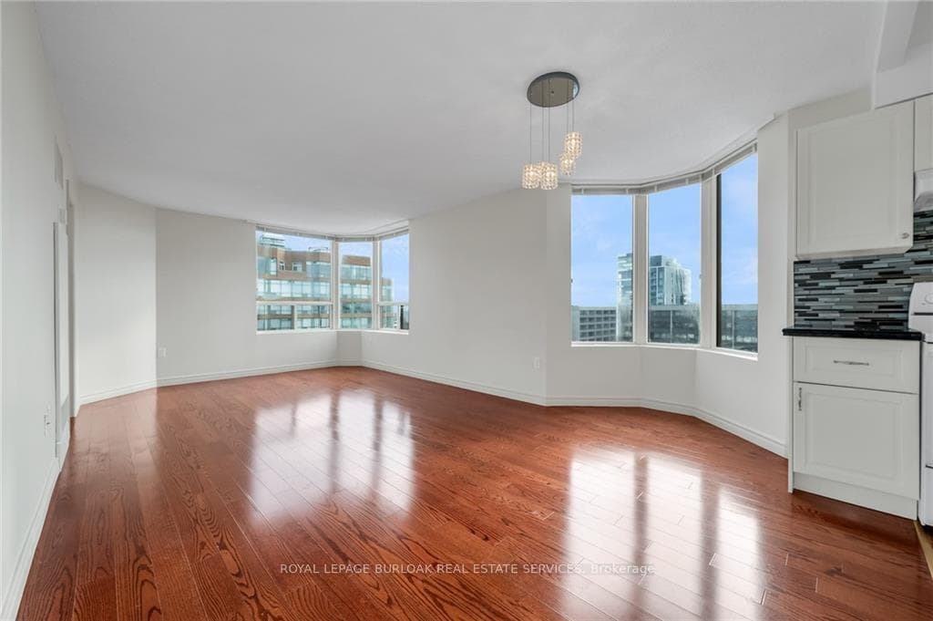 1270 Maple Crossing Boulevard Unit 1901 photo 2