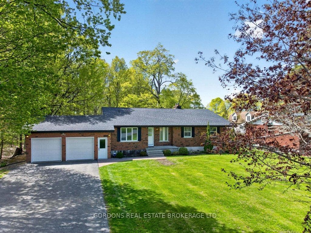1380 Sunnyside Road photo 1