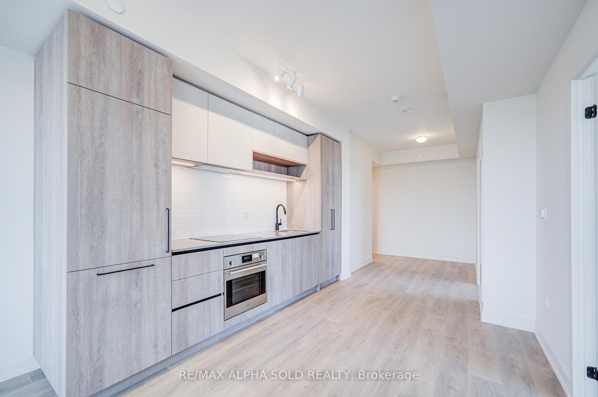 181 Sterling Road Unit 1519 photo 20