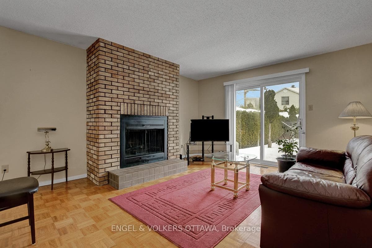 1016 Driftwood Crescent photo 11