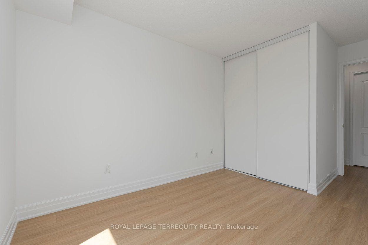 18 Wanless Avenue Unit 315 photo 33