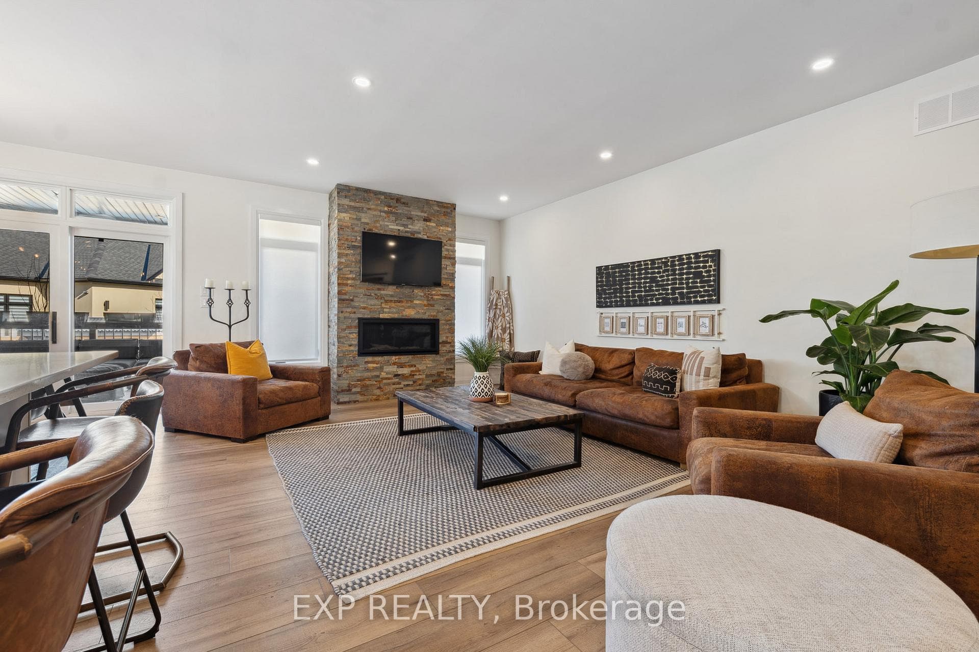3598 Canfield Crescent photo 12