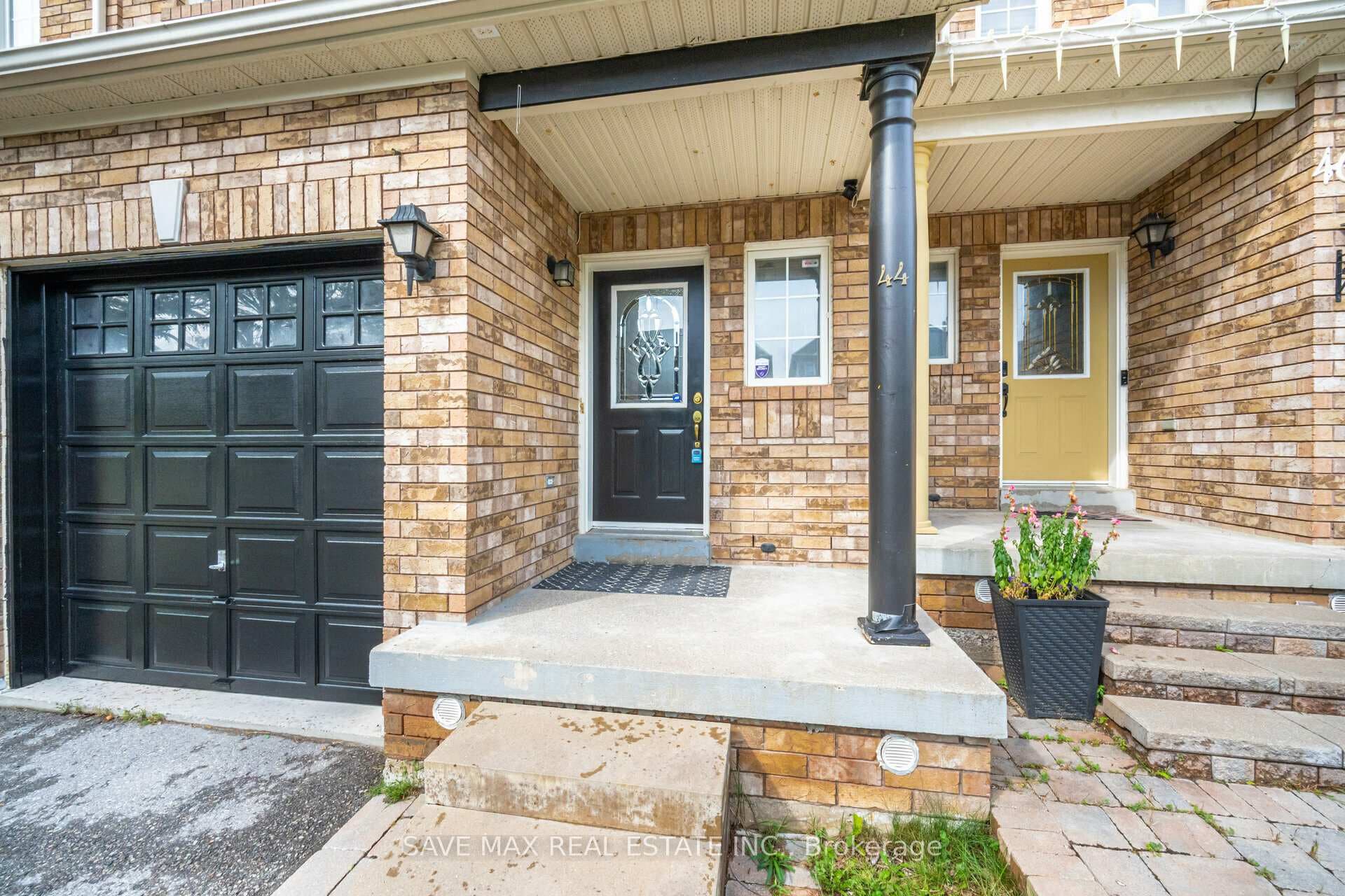 44 Root Crescent photo 3