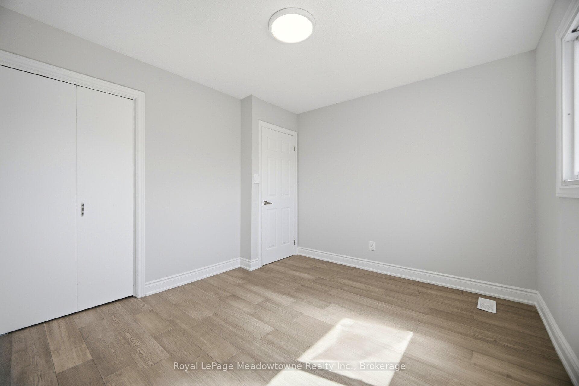 680 Raglan Street photo 21
