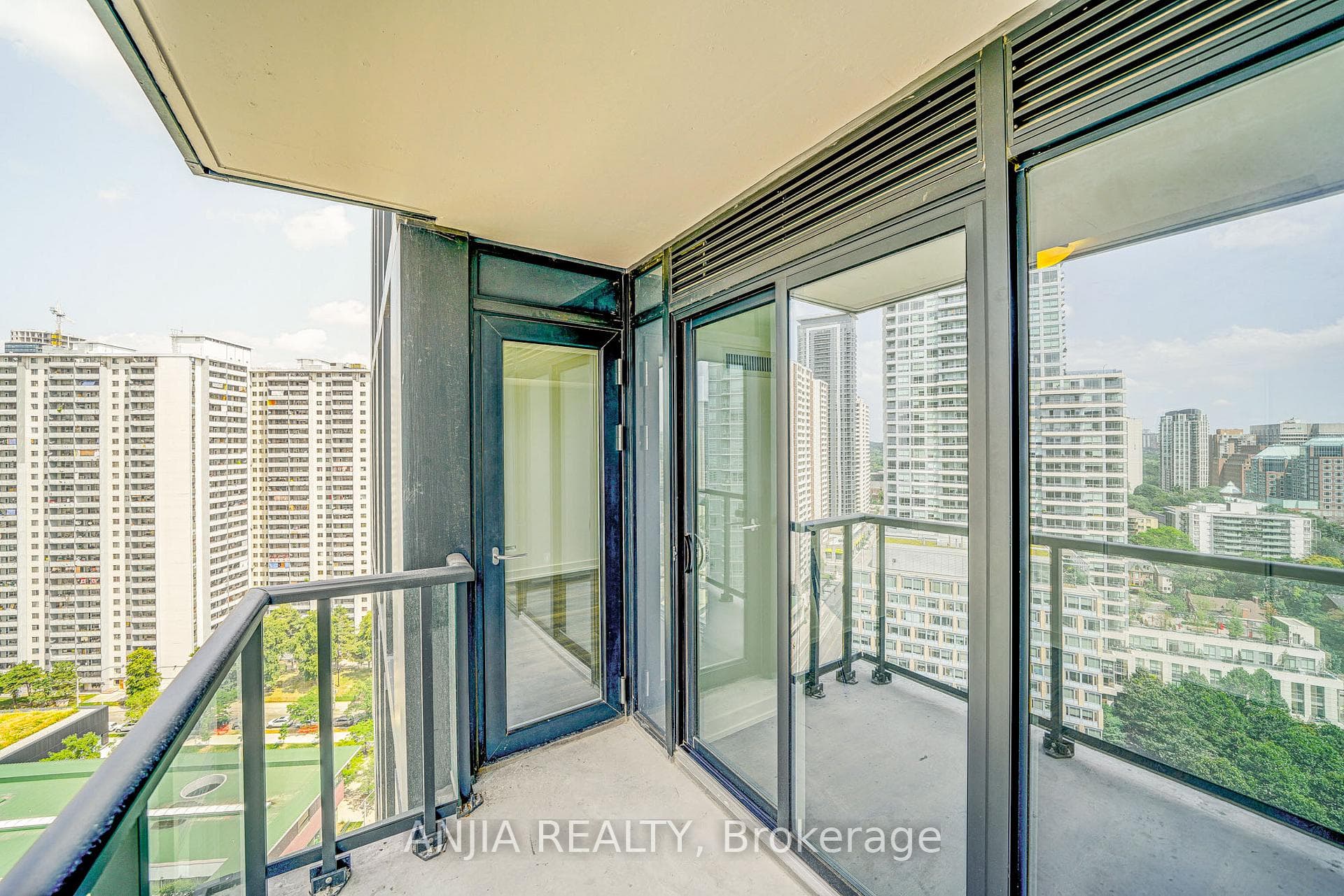 159 Wellesley Street Unit 1801 photo 22