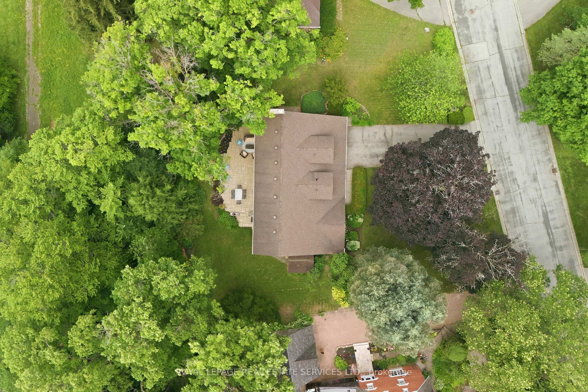 11 Regency Court photo 43