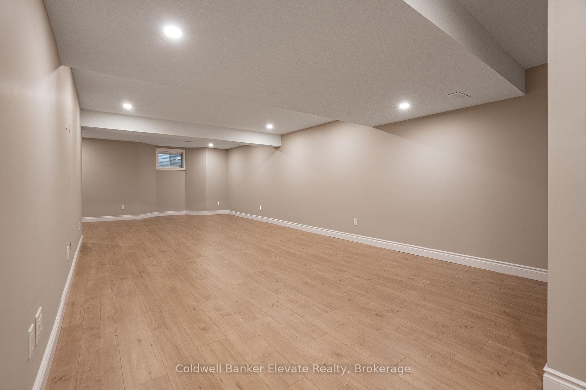2705 KINGSWAY Drive Unit 17 photo 28