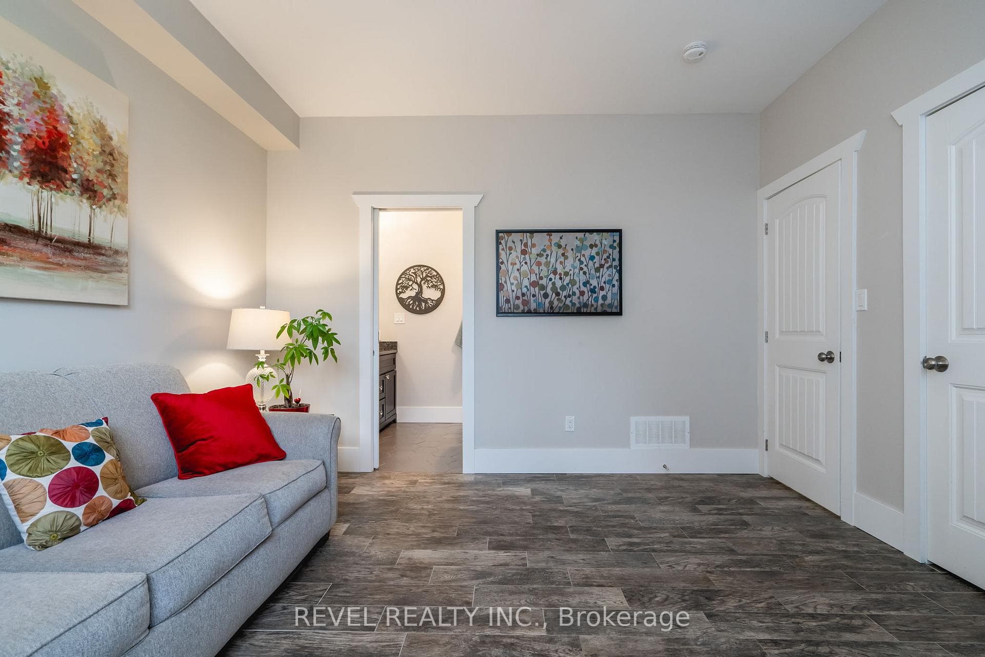 585 Fuller Avenue photo 14