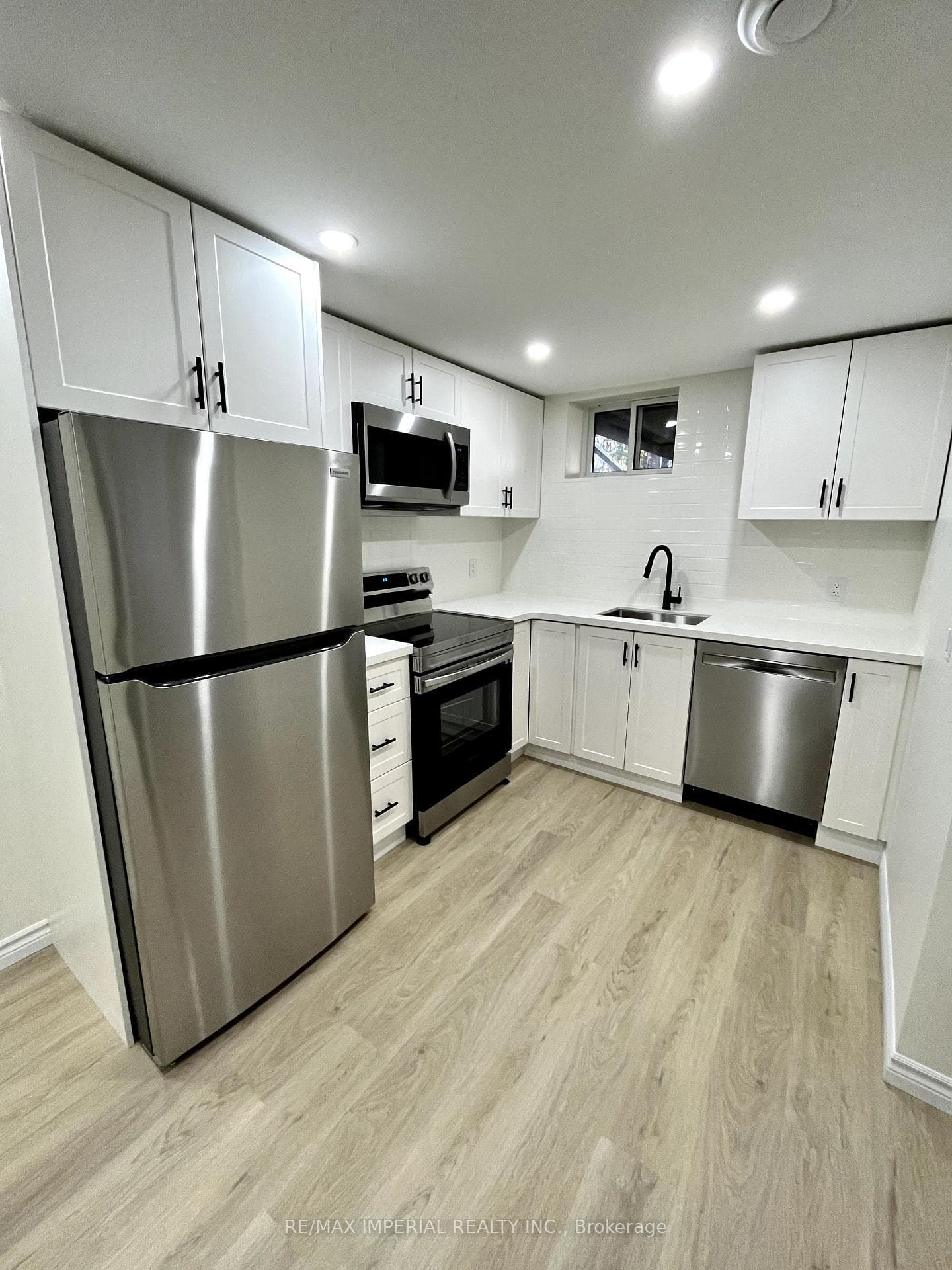 404 Glen Park Avenue Unit Basement photo 2