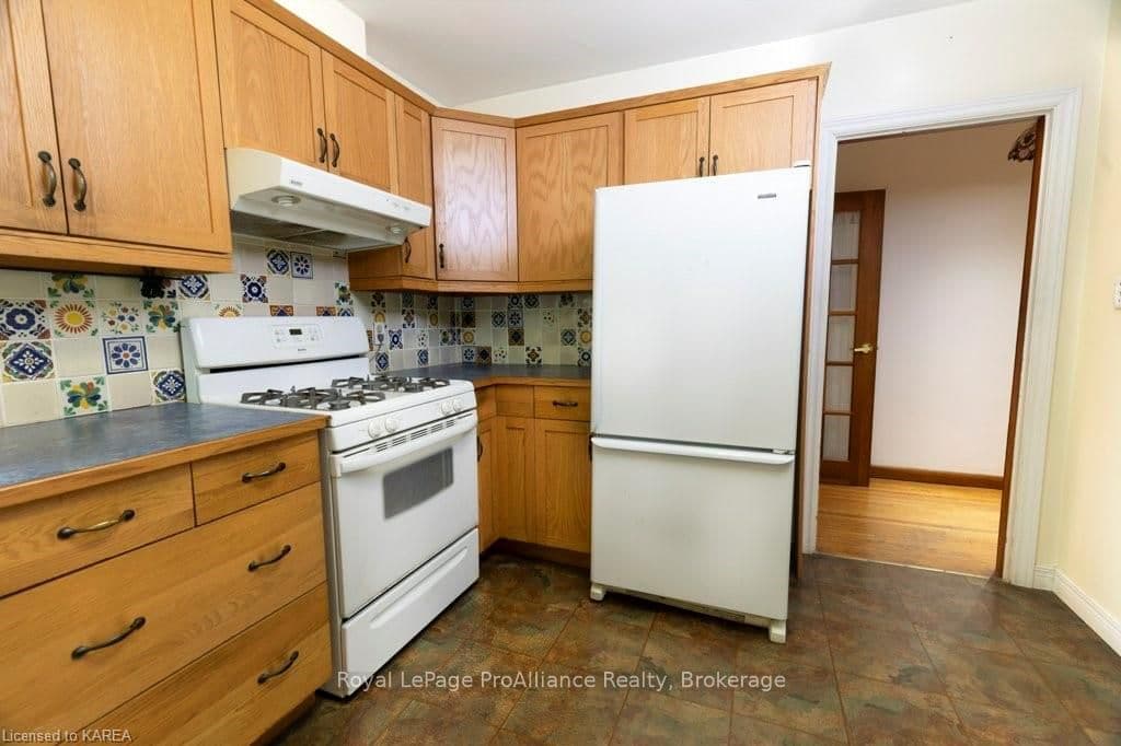 223 YONGE Street photo 8