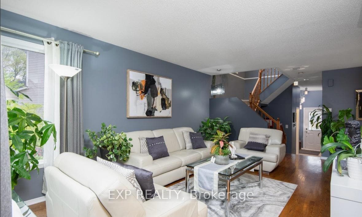 61 Flowertree Crescent photo 10