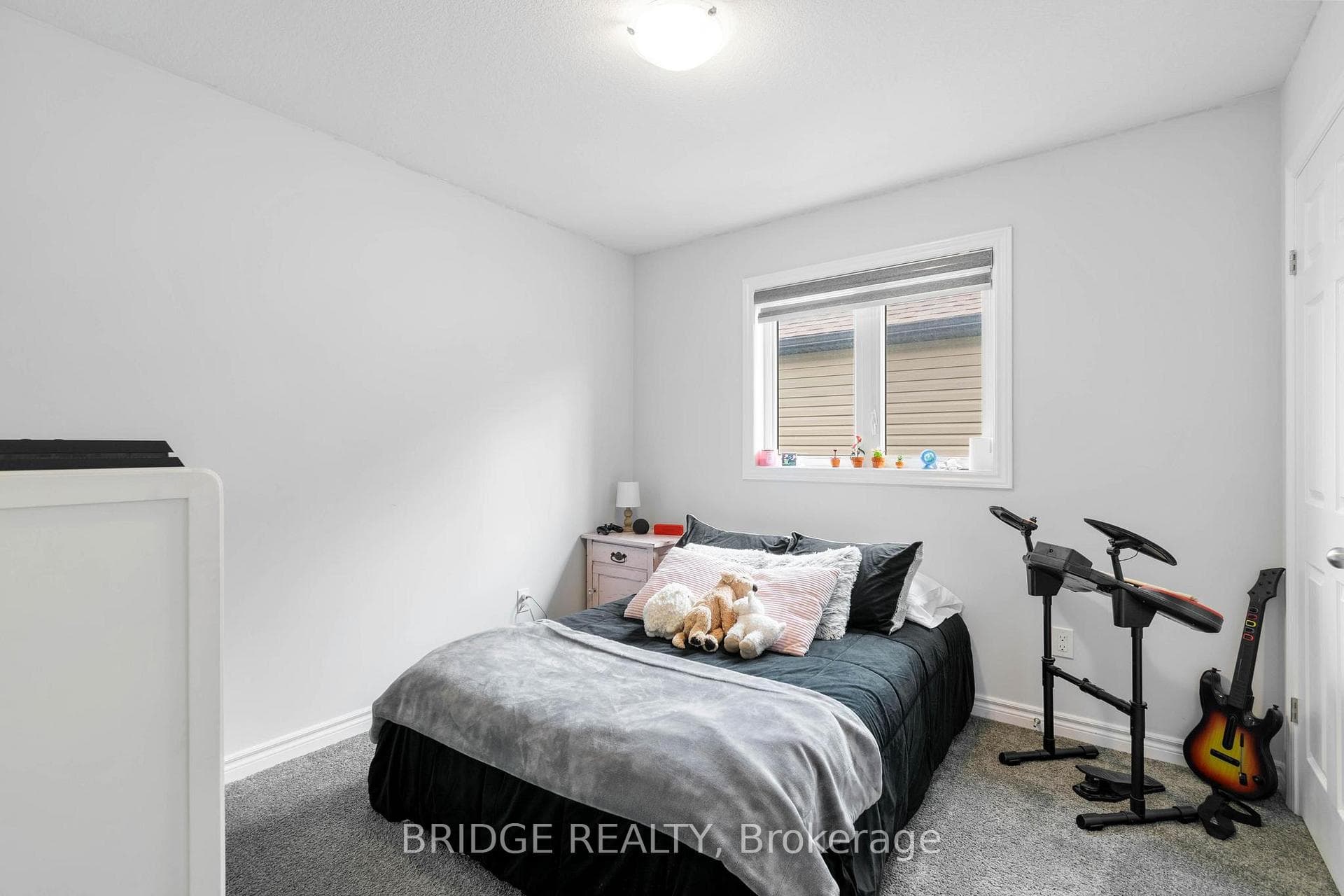 1361 CALAIS Drive photo 17