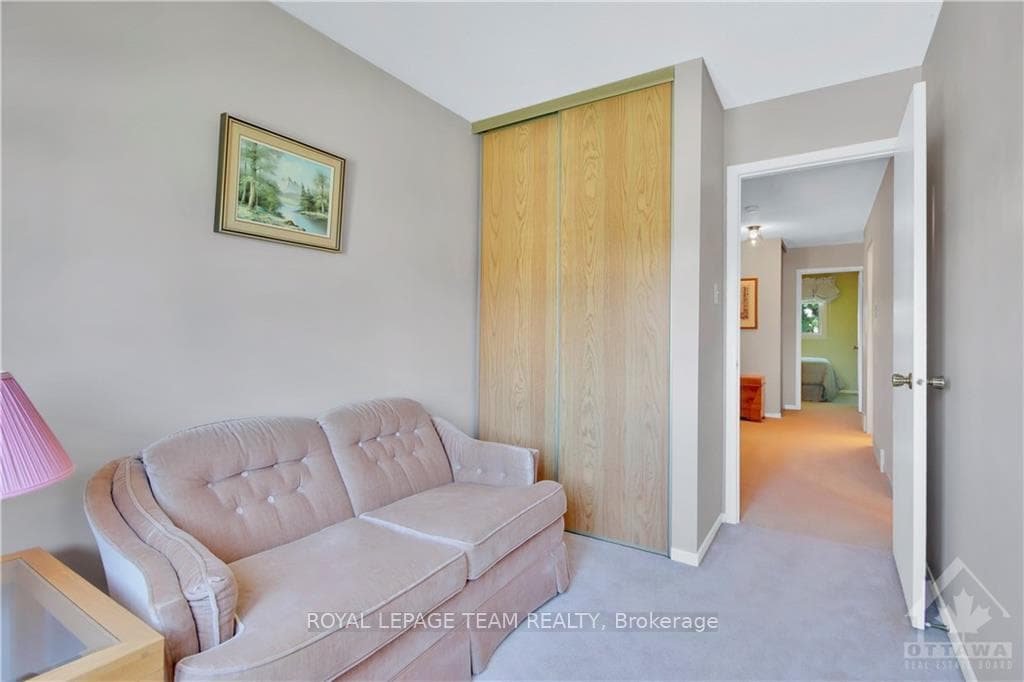 132 ELVASTON Avenue photo 24