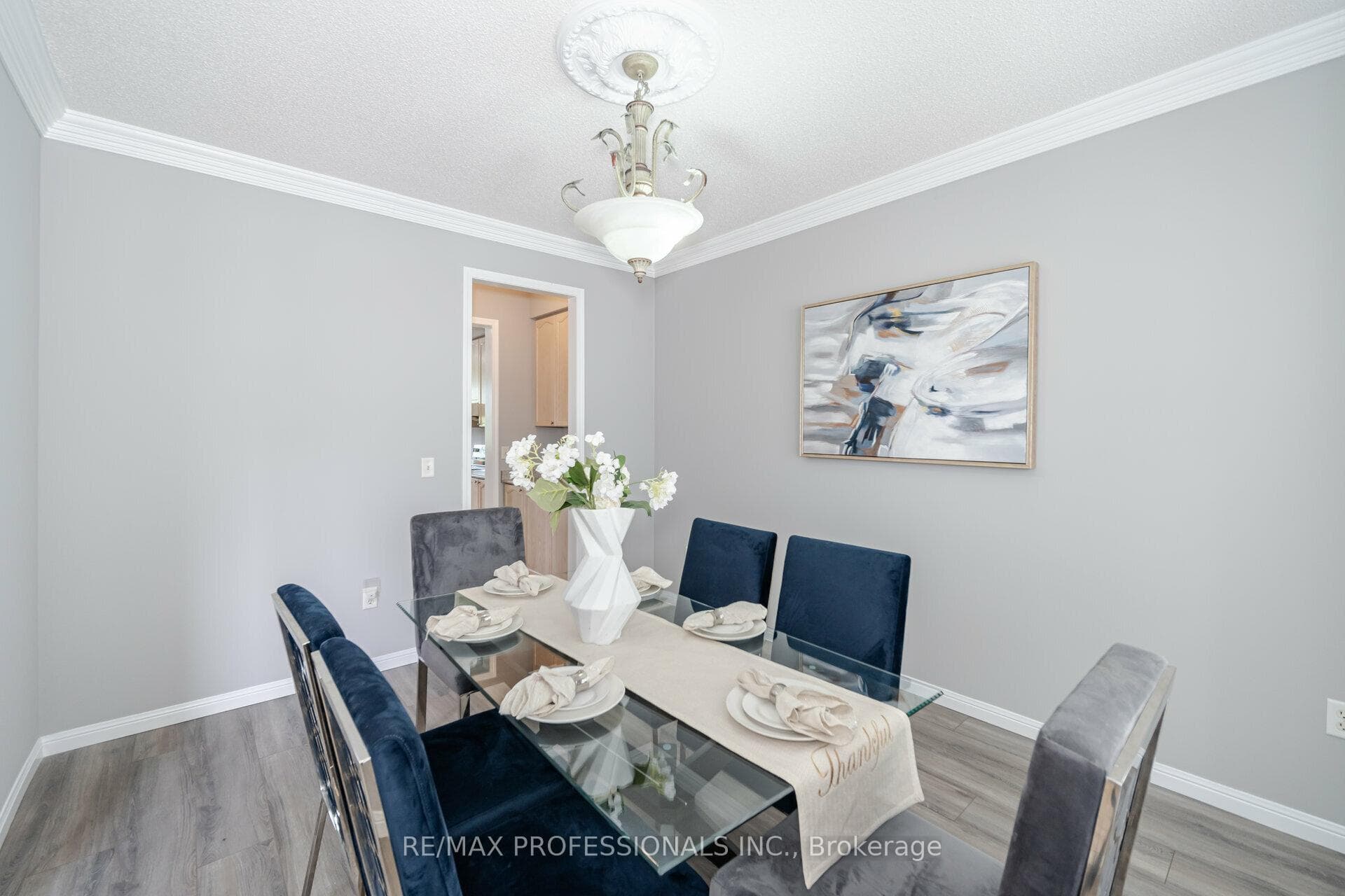 142 Treeline Boulevard photo 12
