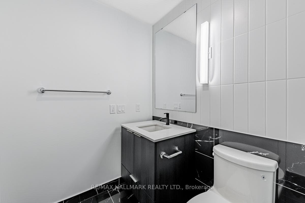 327 King Street Unit 1006 photo 24