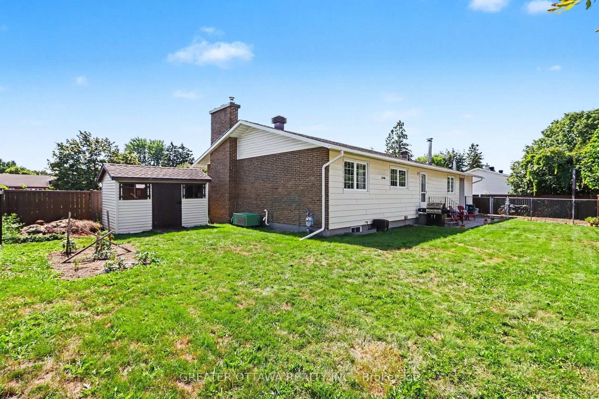 Room for gardens, play area, dog pen and a trailer