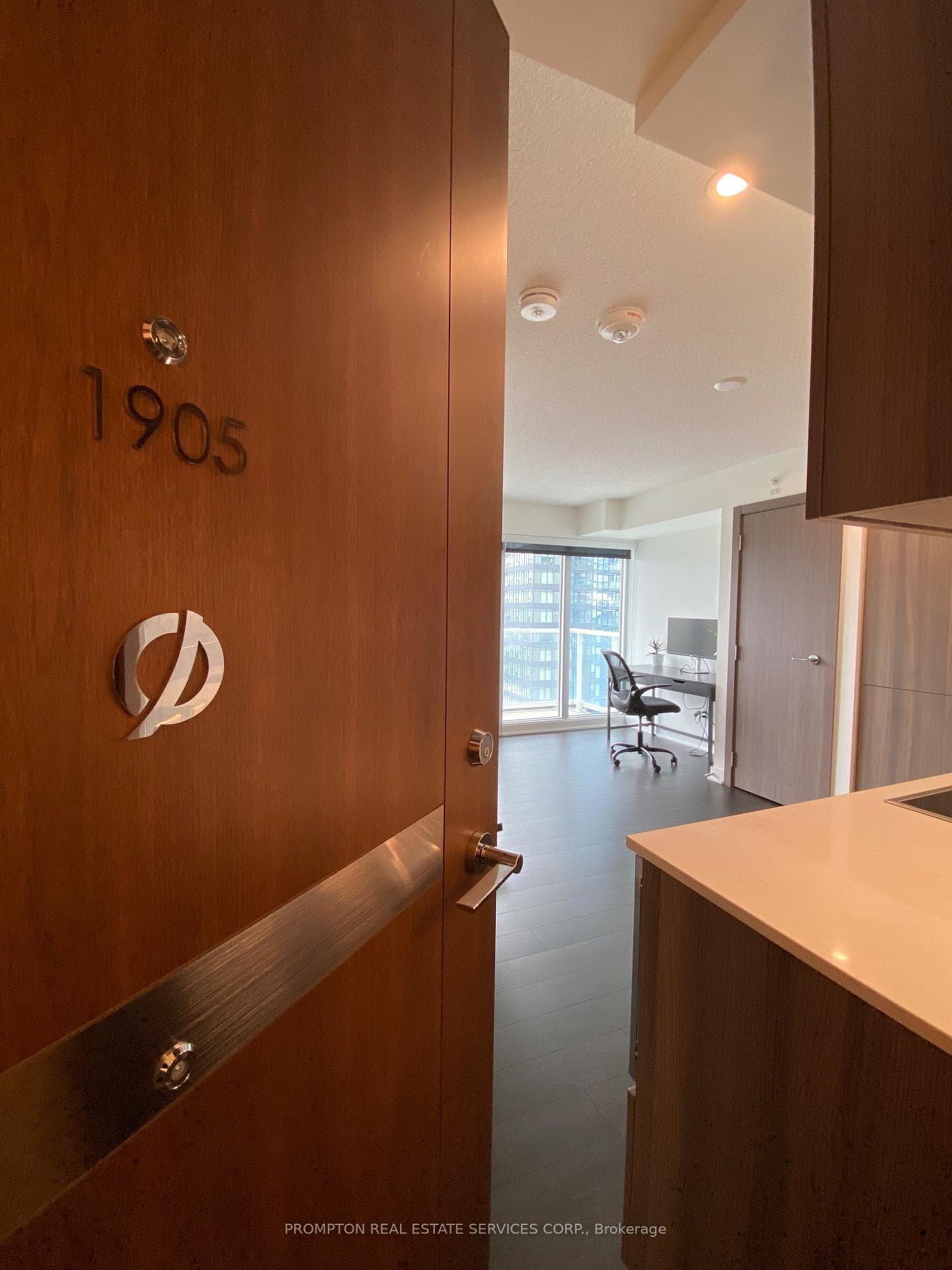 Suite 1905