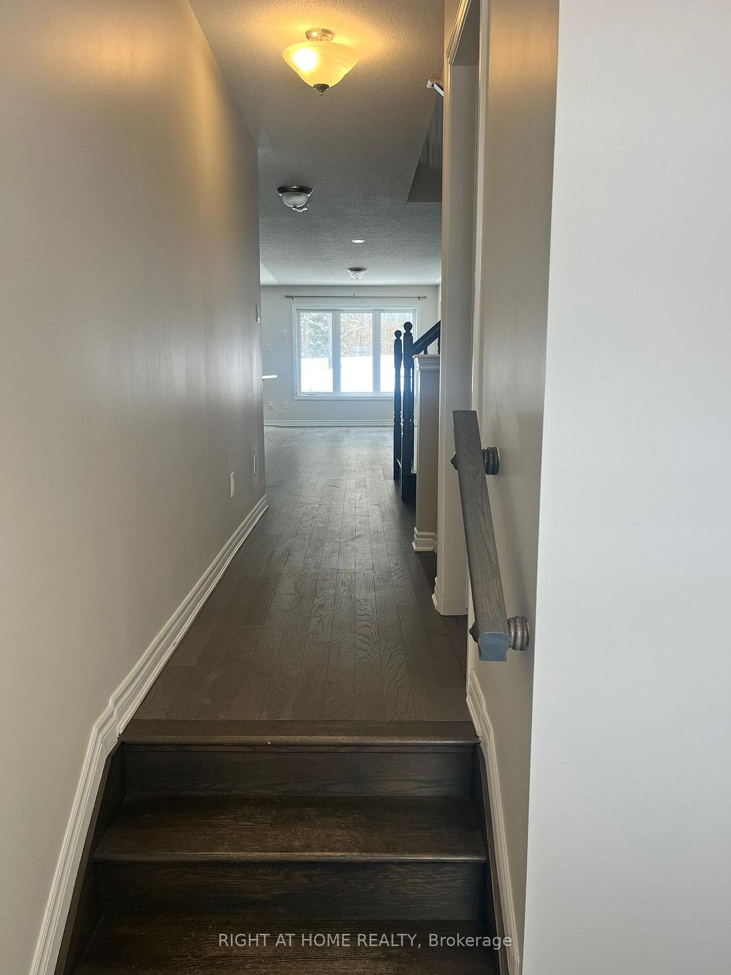 209 HARTSMERE Drive photo 2