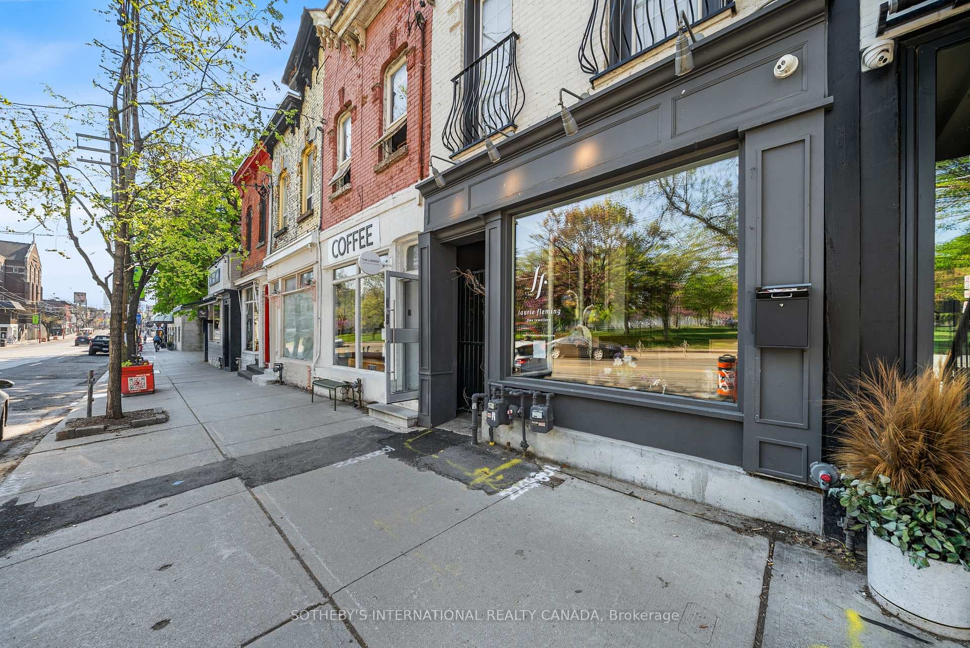 919 Queen Street photo 18
