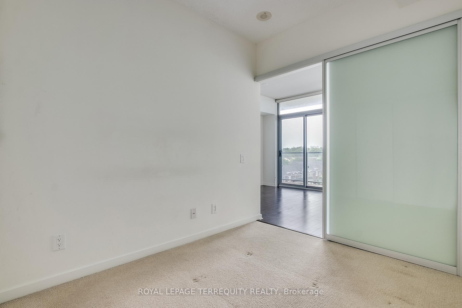 105 The Queensway N/A Unit 513 photo 15