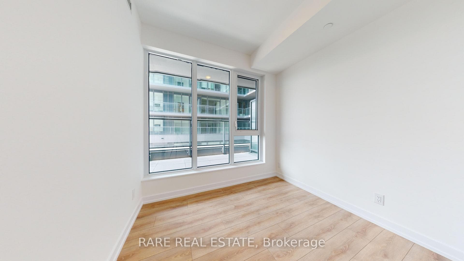 500 Dupont Street Unit 417 photo 6