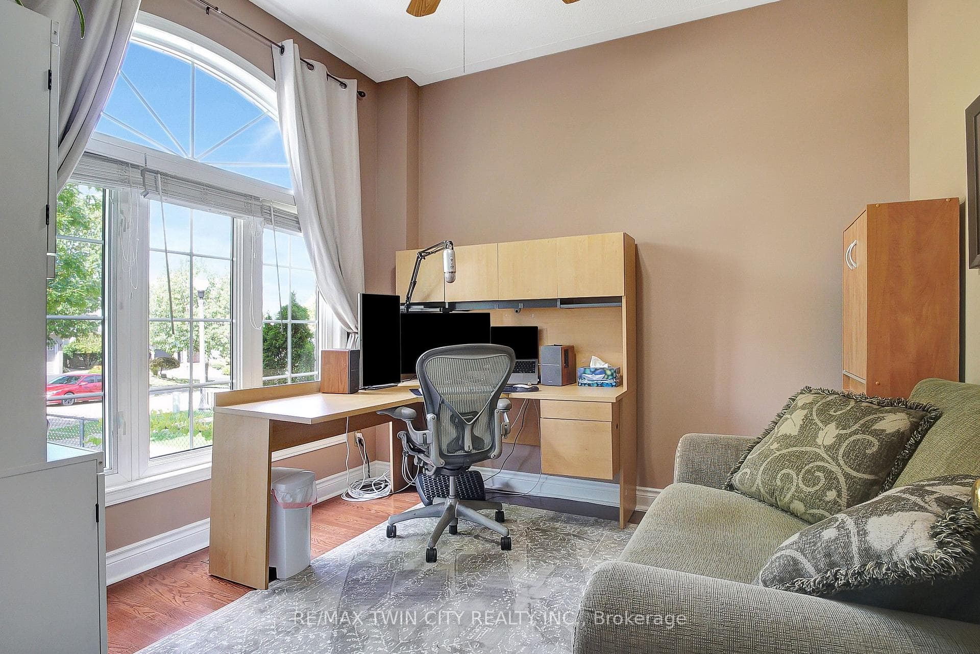 72 Winding Wood Crescent photo 3