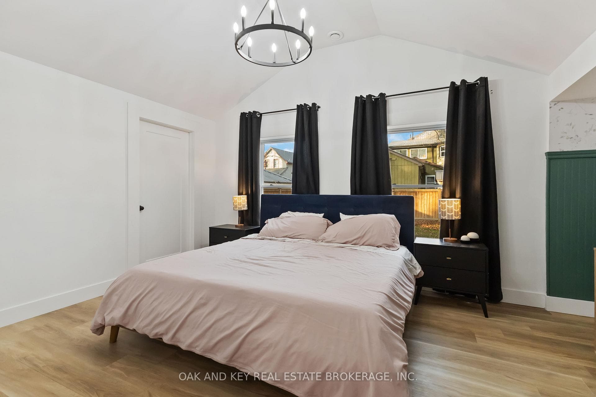 181 Wellington Street photo 27
