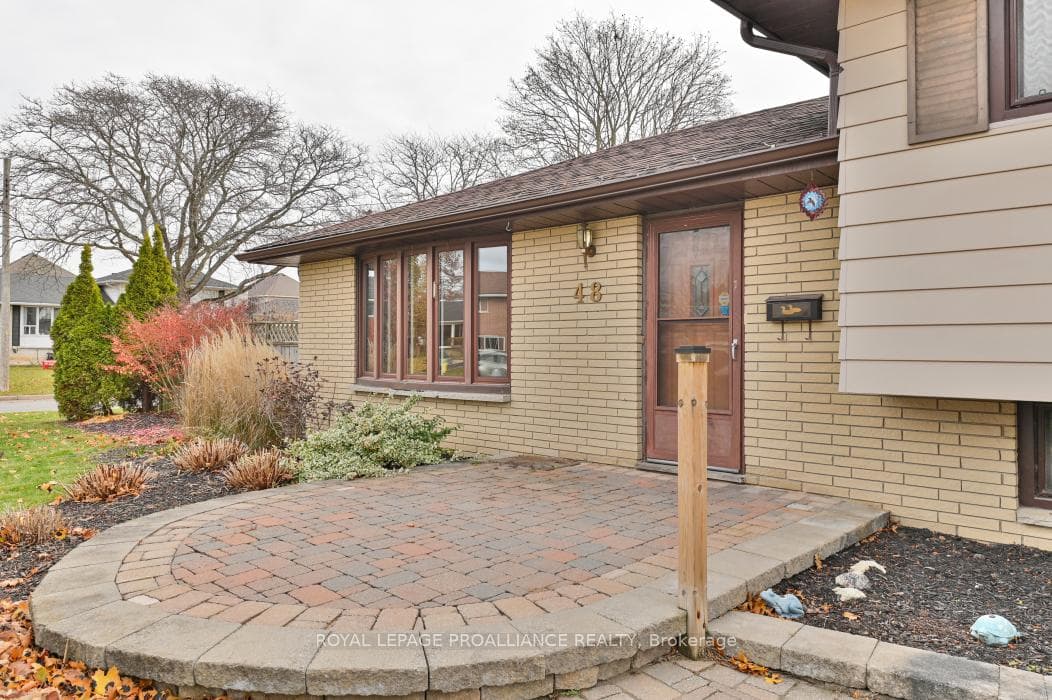48 Janlyn Crescent photo 5