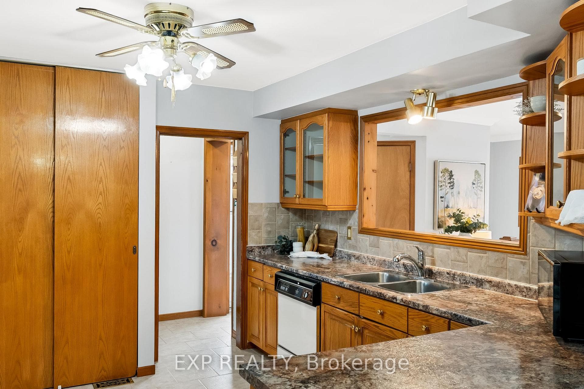 639 Hayden Crescent photo 15