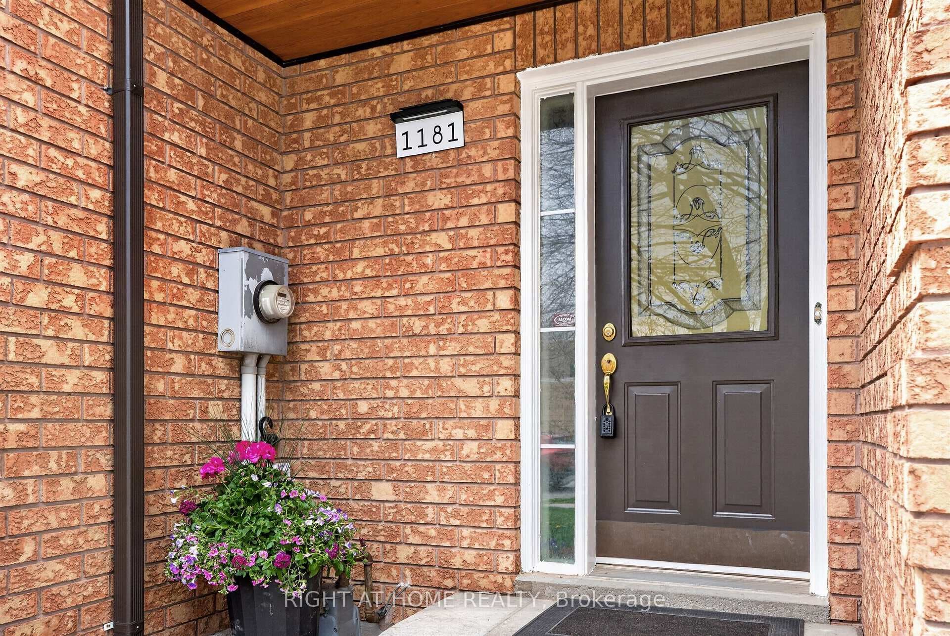 1181 Westview Terrace photo 2