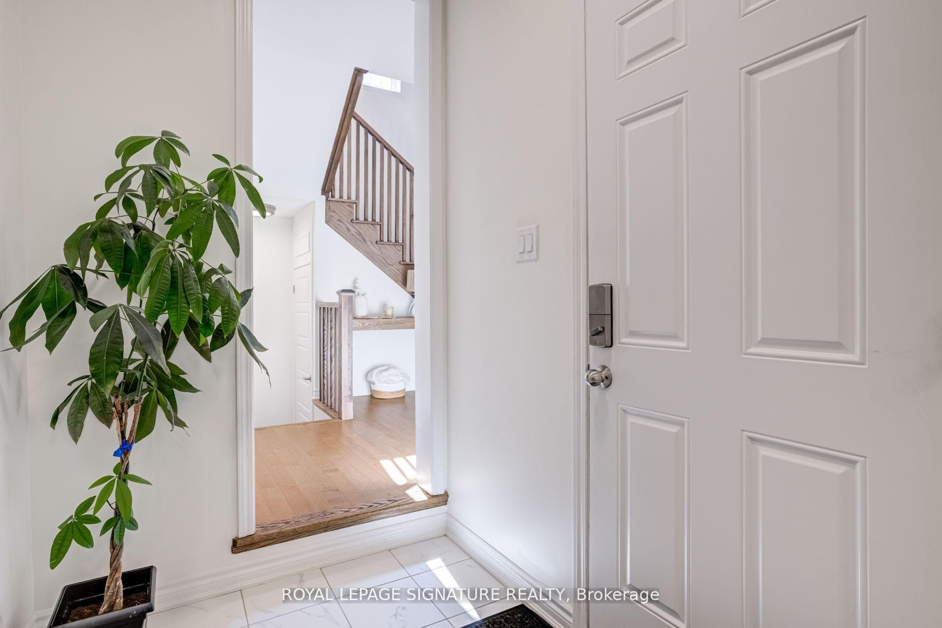1425 Sycamore Gardens photo 20
